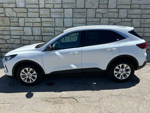 Used 2023 Ford Escape Active AWD/4WD image 3