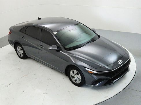 Used 2024 Hyundai Elantra SE image 14