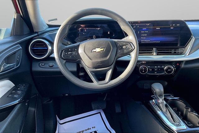 Used 2025 Chevrolet Trax LT FWD image 5