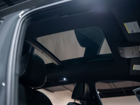 Used 2020 Volkswagen Atlas Cross Sport SEL Premium image 16