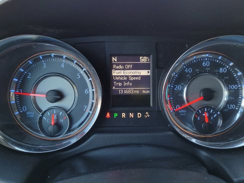 Used 2016 Chrysler Town & Country Limited image 23