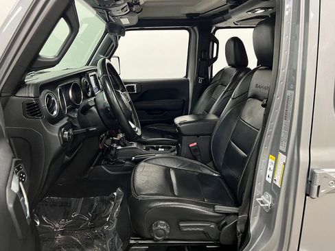 Used 2018 Jeep Wrangler Unlimited Sahara image 12