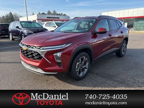 Used 2025 Chevrolet Trax LT w/ Driver Confidence Package image 1