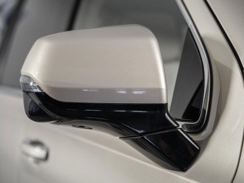 Used 2021 GMC Yukon XL Denali w/ Denali Premium Package image 18