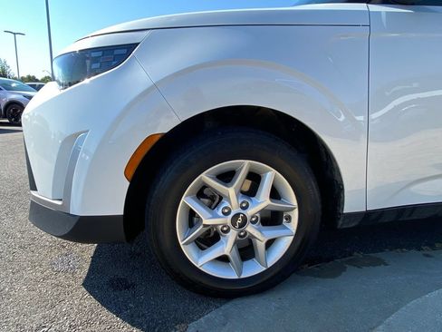 Used 2024 Kia Soul LX w/ Option Group 015 FWD image 33