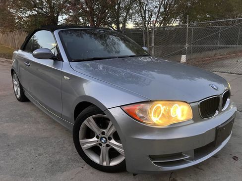 Used 2009 BMW 128i Convertible w/ Premium Pkg image 2