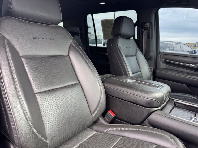 Used 2024 GMC Yukon XL Denali AWD/4WD image 32