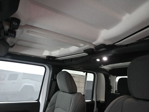 New 2025 Jeep Gladiator Sport AWD/4WD image 12