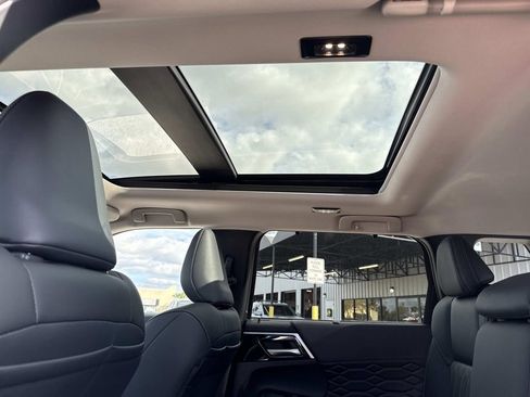 New 2026 Mitsubishi Outlander SEL image 19