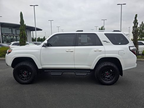 Used 2018 Toyota 4Runner TRD Off-Road Premium AWD/4WD image 3