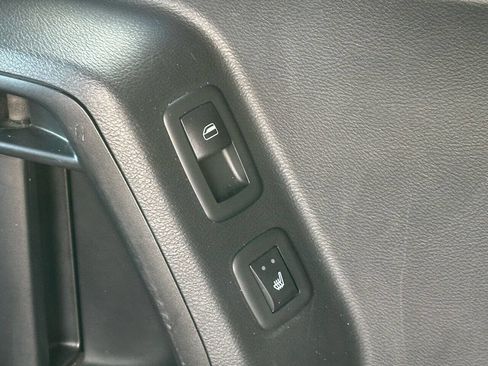 Used 2014 Chrysler Town & Country Touring-L w/ Driver Convenience Group image 18