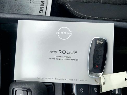 Used 2025 Nissan Rogue SV FWD image 12