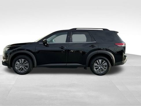 Certified 2025 Nissan Pathfinder SV image 7