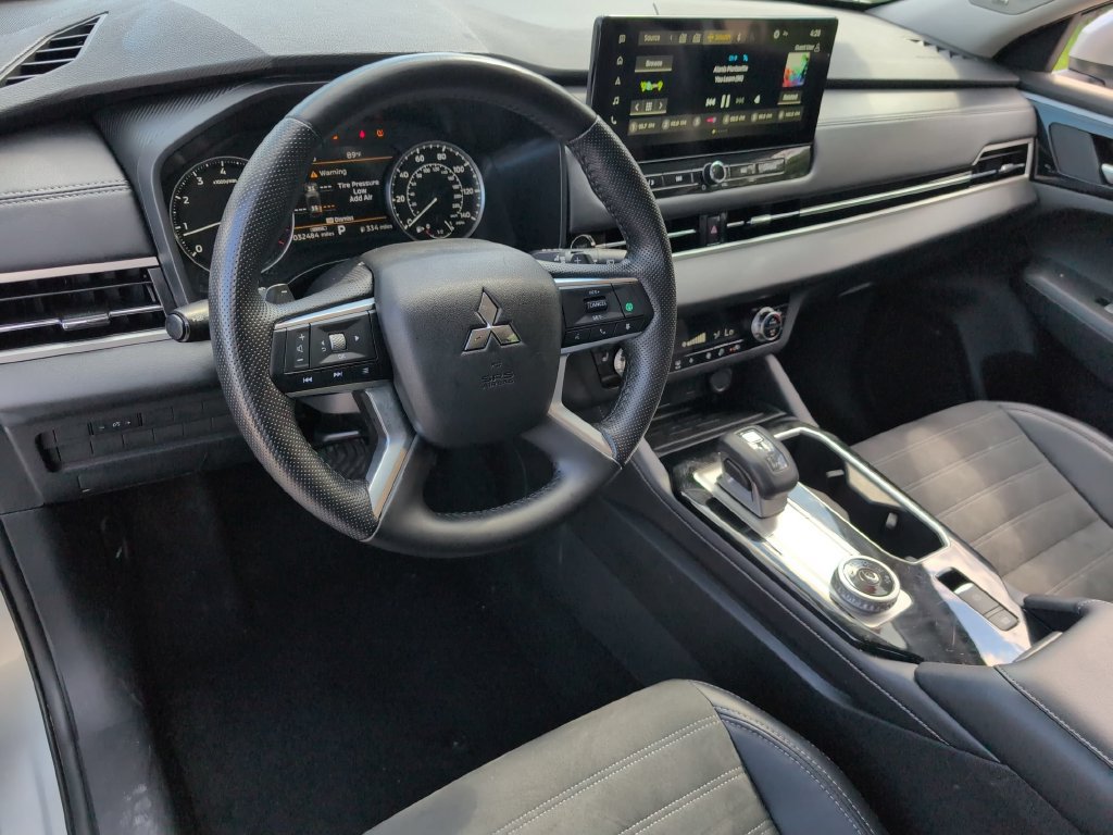 Used 2025 Mitsubishi Outlander SE FWD image 15