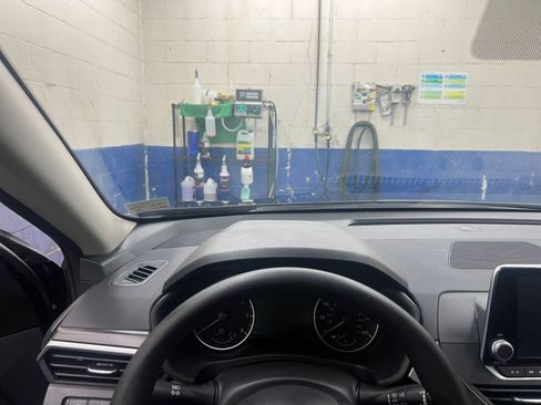 Used 2025 Nissan Altima 2.5 SV image 30