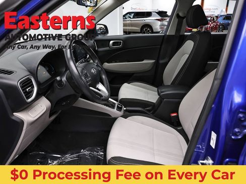 Used 2024 Hyundai Venue SEL FWD image 13