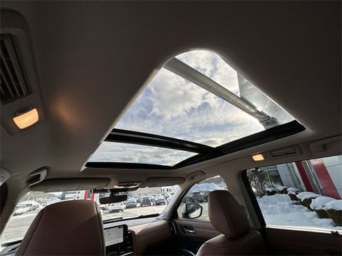 Used 2023 Nissan Pathfinder Platinum w/ Black Appearance Package image 26