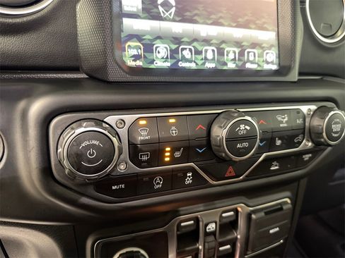 Used 2023 Jeep Gladiator Overland w/ Popular Equipment Package image 30