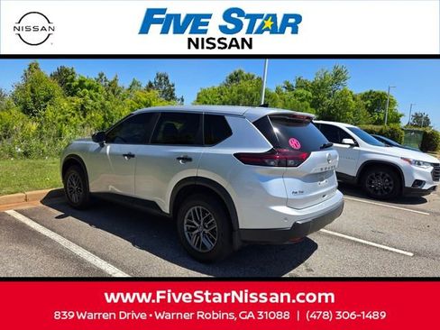 Used 2024 Nissan Rogue S image 10