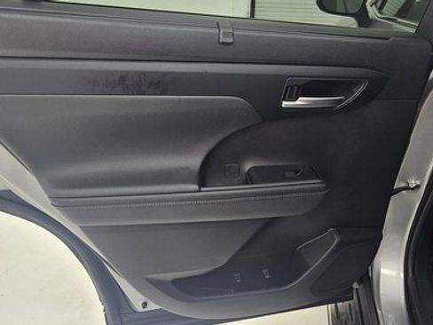 Used 2024 Toyota Highlander XLE image 37
