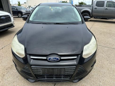 Used 2013 Ford Focus SE w/ SE Winter Pkg FWD image 2