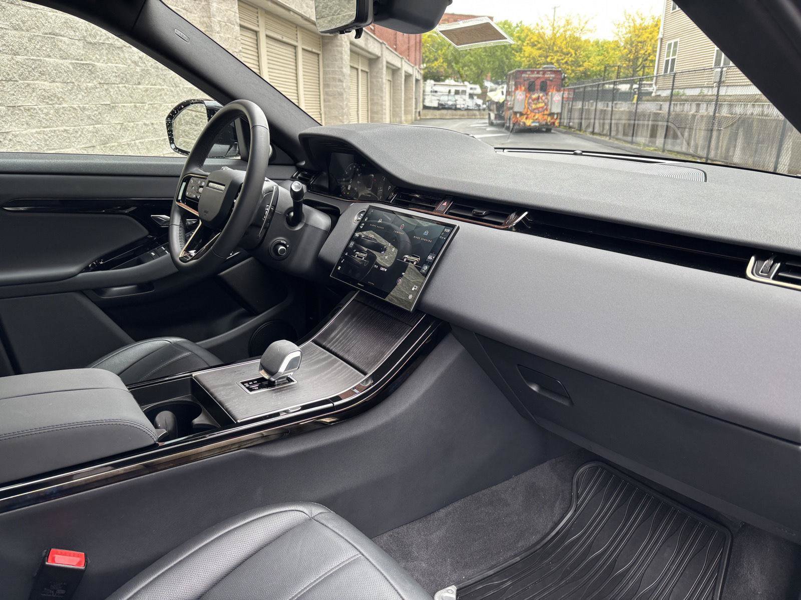 Used 2025 Land Rover Range Rover Evoque S AWD/4WD image 9
