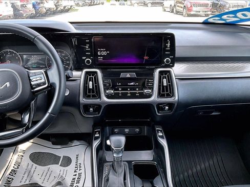Used 2022 Kia Sorento S w/ Panoramic Sunroof Package FWD image 9