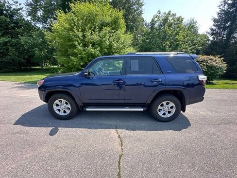 Used 2022 Toyota 4Runner SR5 Premium w/ Moonroof Package AWD/4WD image 6
