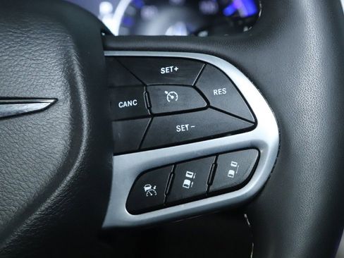 Used 2024 Chrysler Pacifica Touring-L FWD image 22