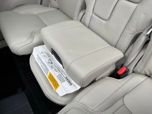 Certified 2023 Volvo XC90 T8 Ultimate w/ Protection Package Premier image 32