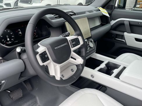 New 2026 Land Rover Defender 110 X-Dynamic SE AWD/4WD image 13
