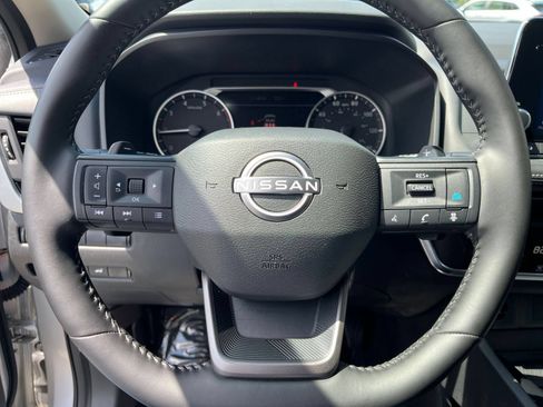 Used 2025 Nissan Rogue SV FWD image 25