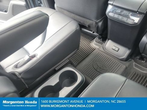 Used 2023 Toyota Highlander XLE FWD image 31
