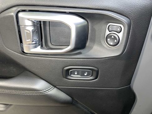Used 2020 Jeep Wrangler Unlimited Sahara AWD/4WD image 23