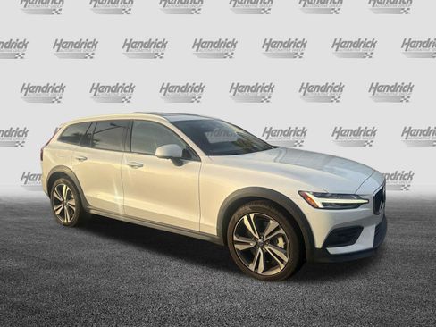 Used 2024 Volvo V60 B5 Cross Country Plus w/ Protection Package Premier AWD/4WD image 2