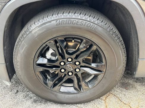 Used 2023 Chevrolet Traverse LT w/ Midnight/Sport Edition AWD/4WD image 11