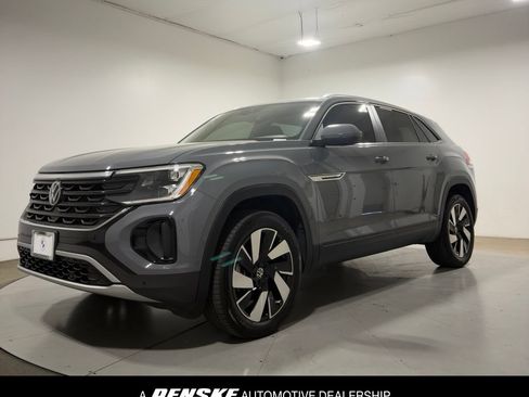 Used 2025 Volkswagen Atlas Cross Sport SE FWD image 1