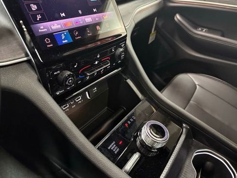 New 2025 Jeep Grand Cherokee L Limited w/ Black Appearance Package image 21