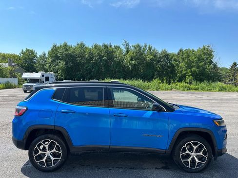 Used 2024 Jeep Compass Limited AWD/4WD image 12