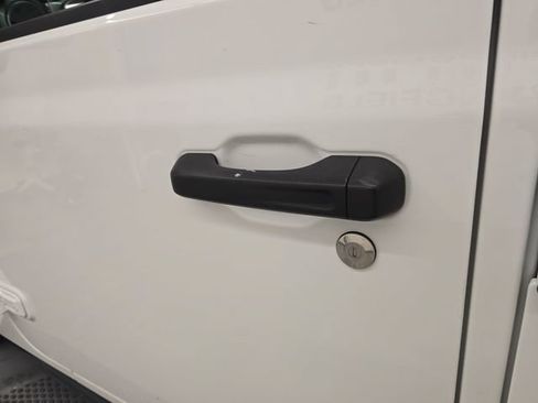 Used 2019 Jeep Wrangler Unlimited Sahara AWD/4WD image 18