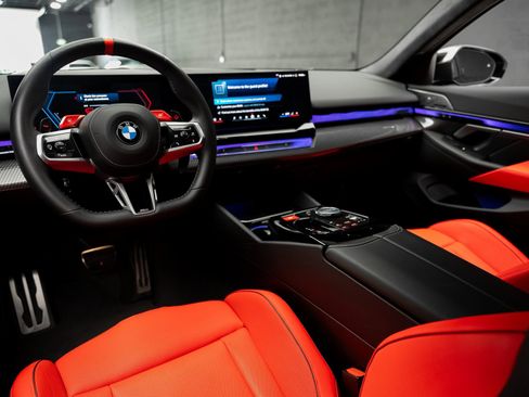 Used 2025 BMW M5 w/ Carbon Package image 2