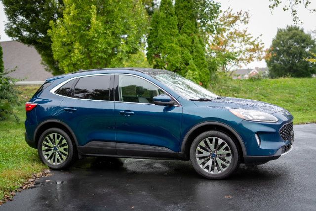 Used 2020 Ford Escape Titanium AWD/4WD image 4