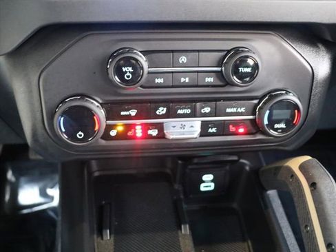 Used 2025 Ford Bronco Badlands image 22