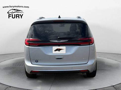 Used 2026 Chrysler Pacifica Pinnacle AWD/4WD image 5