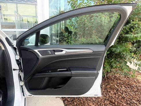 Used 2018 Ford Fusion SE w/ Equipment Group 602A FWD image 19