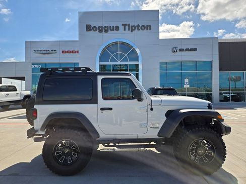 Used 2020 Jeep Wrangler Sport AWD/4WD image 2