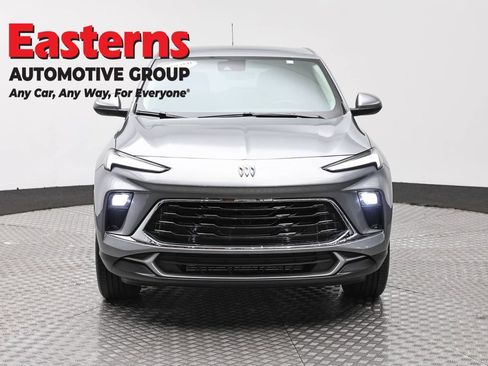 Used 2025 Buick Encore GX Preferred AWD/4WD image 2