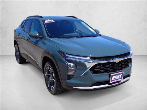 Used 2025 Chevrolet Trax LT w/ Driver Confidence Package FWD image 6
