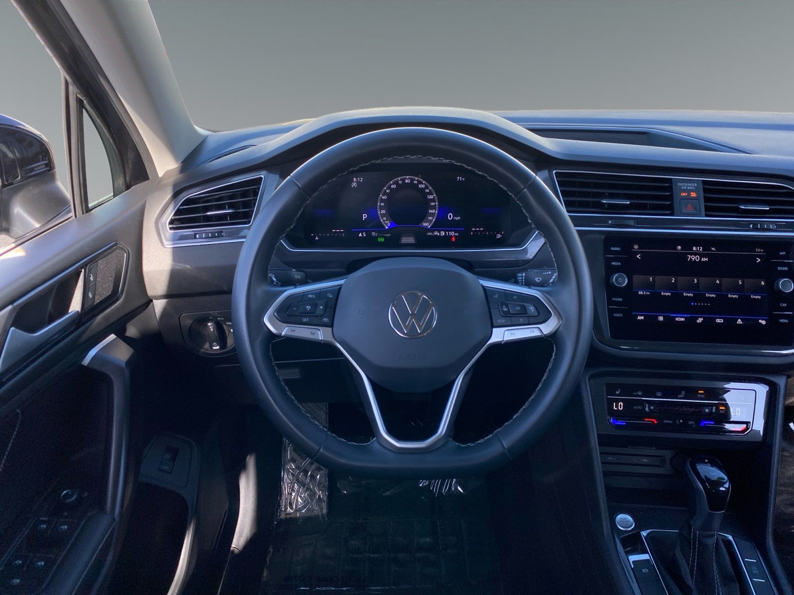 Used 2024 Volkswagen Tiguan SE FWD image 12