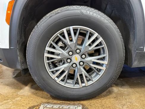 Used 2025 Chevrolet Traverse LT AWD/4WD image 11